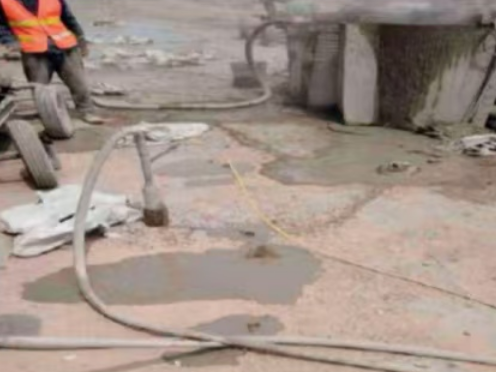 府谷水泥混凝土路面板底注浆技术 路面脱空注浆整治方案